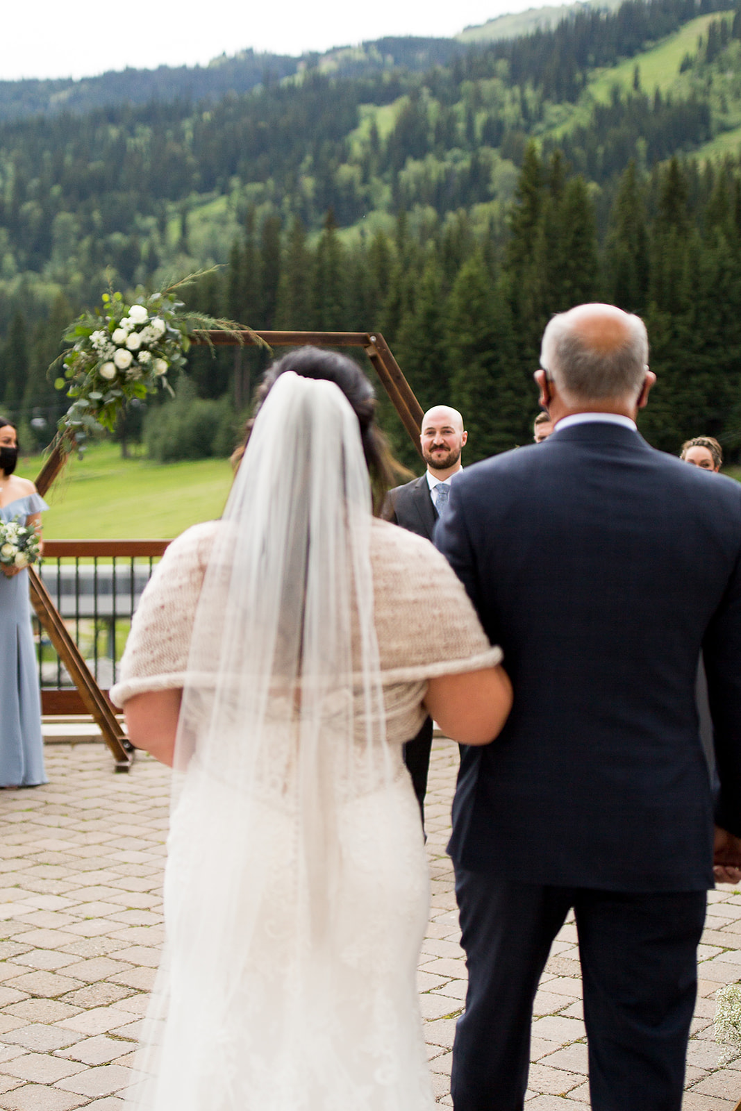 sun-peaks-grand-wedding-photographer-ceremony
