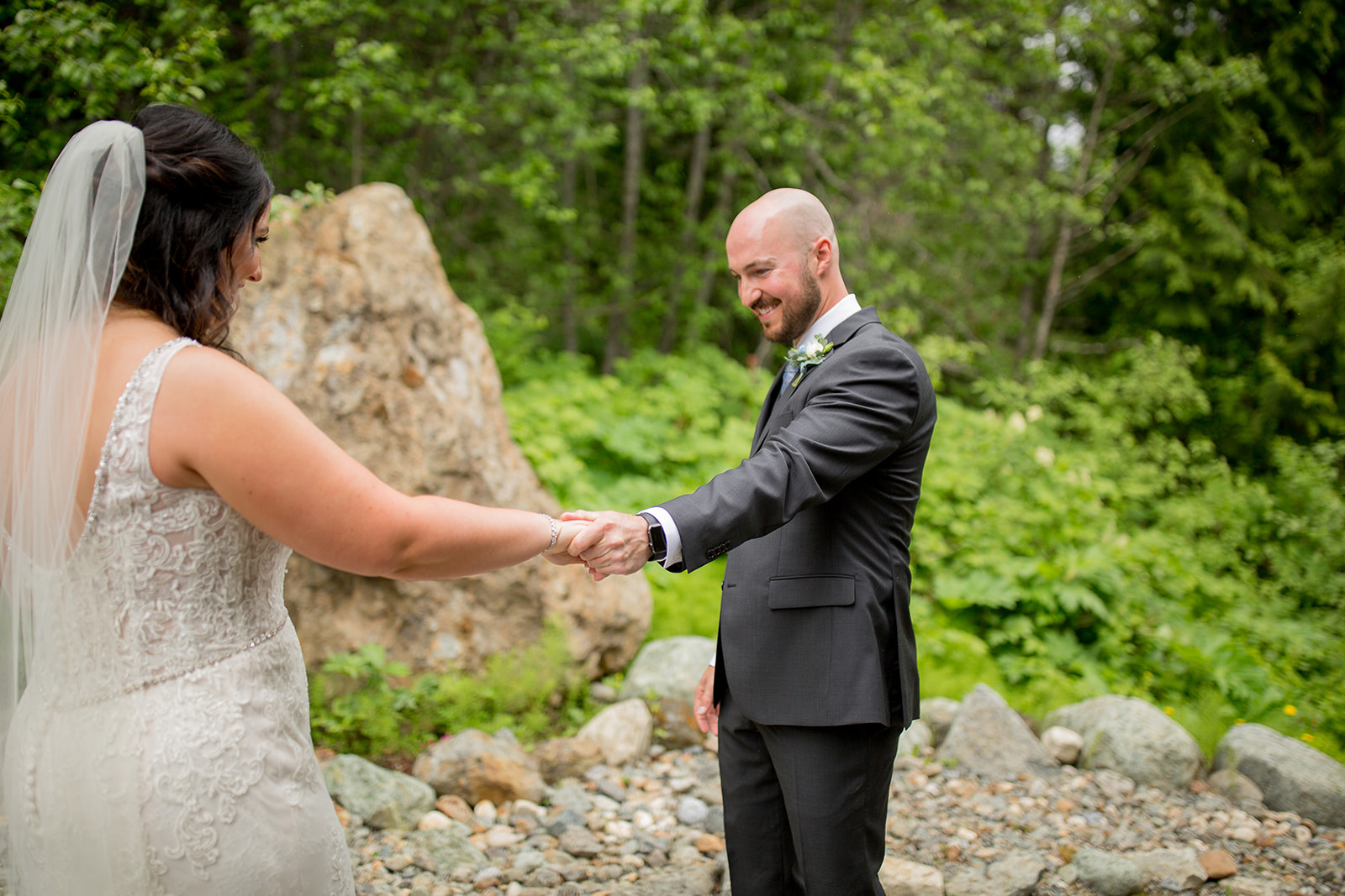 first-look-sun-peaks-wedding-photographer