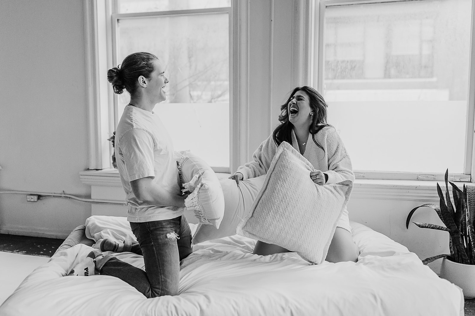candid-laughing-vancouver-pillow-fight-photoshoo