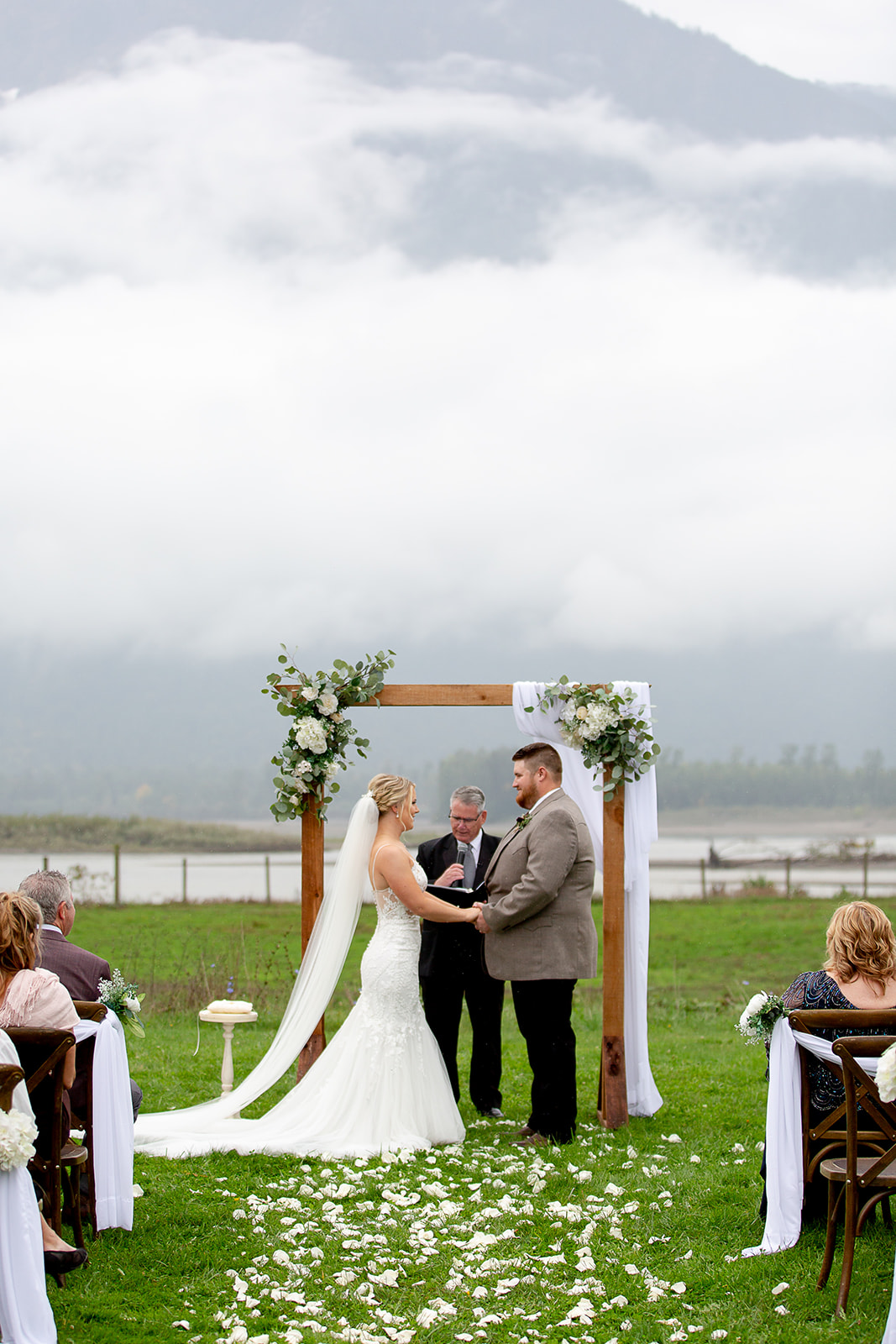 bride-and-groom-outdoor-vancouver-wedding