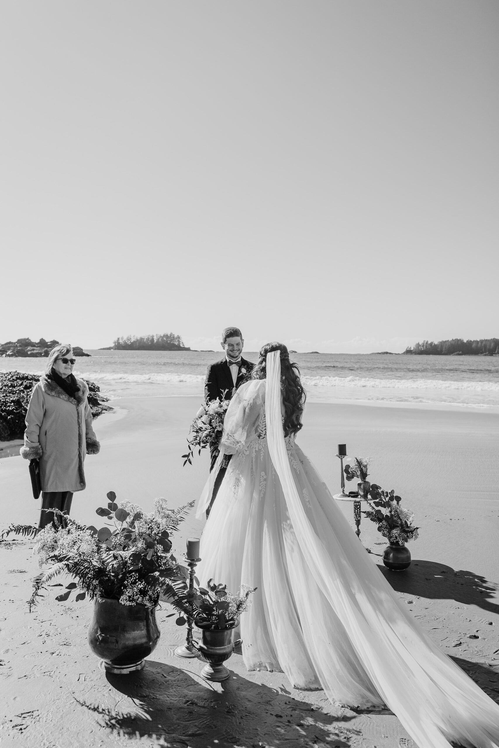 tofino-bc-middle-beach-elopement-ceremony
