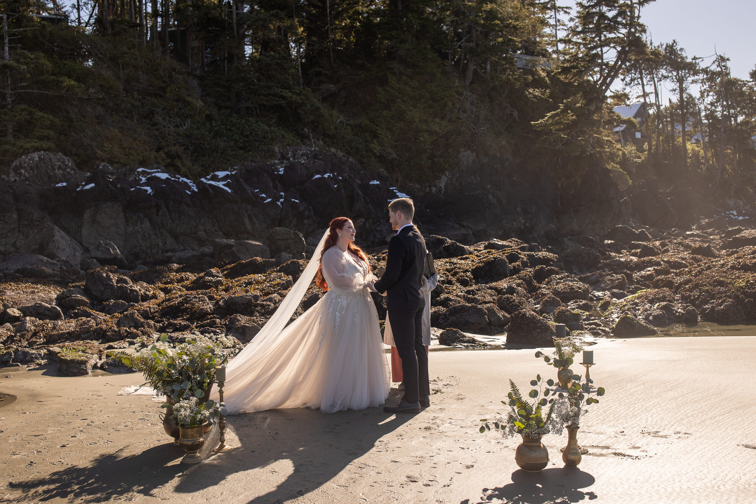 tofino-bc-middle-beach-elopement-ceremony