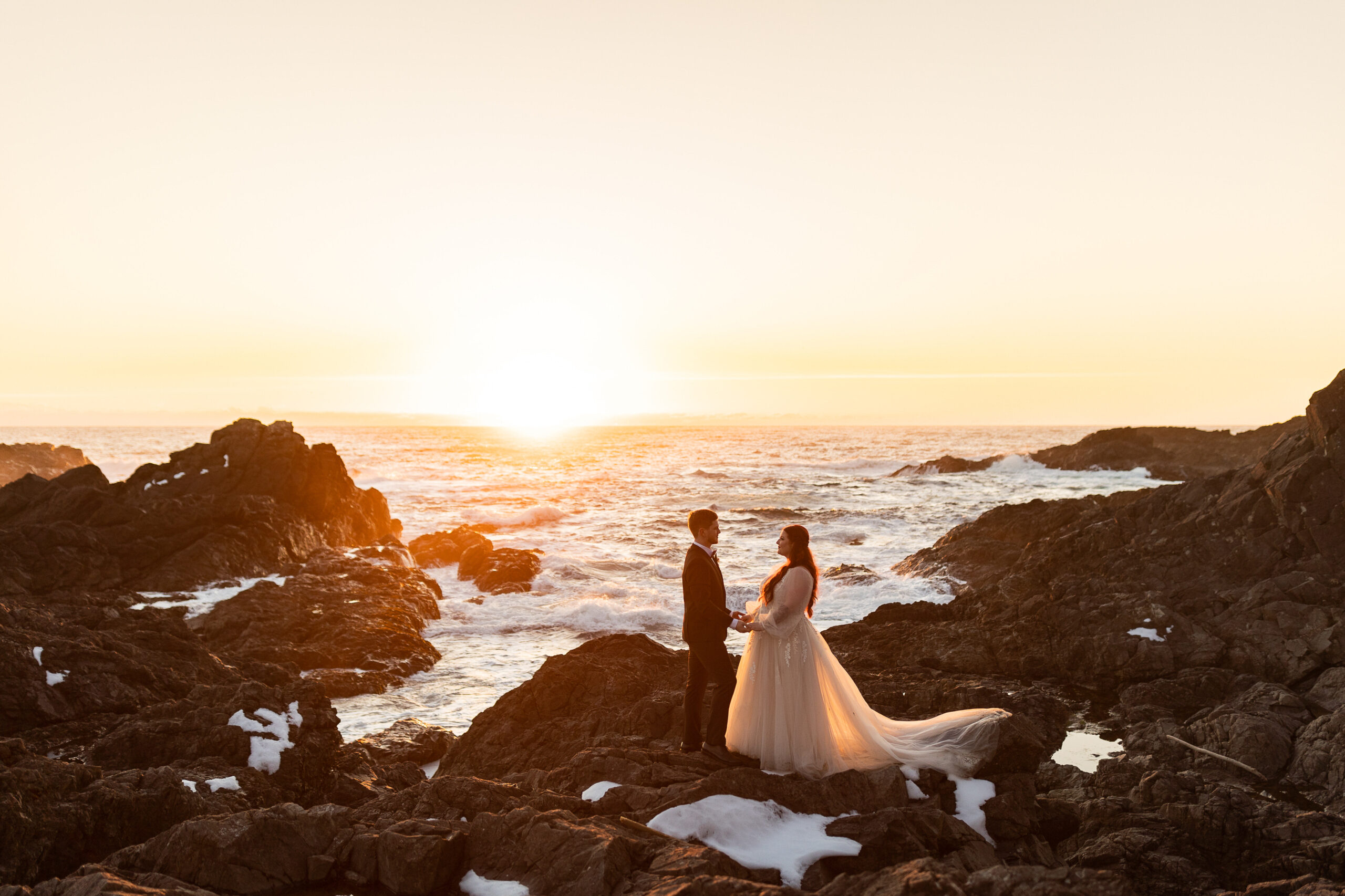 destination-tofino-elopement-photographer-romantic-tofino-sunset